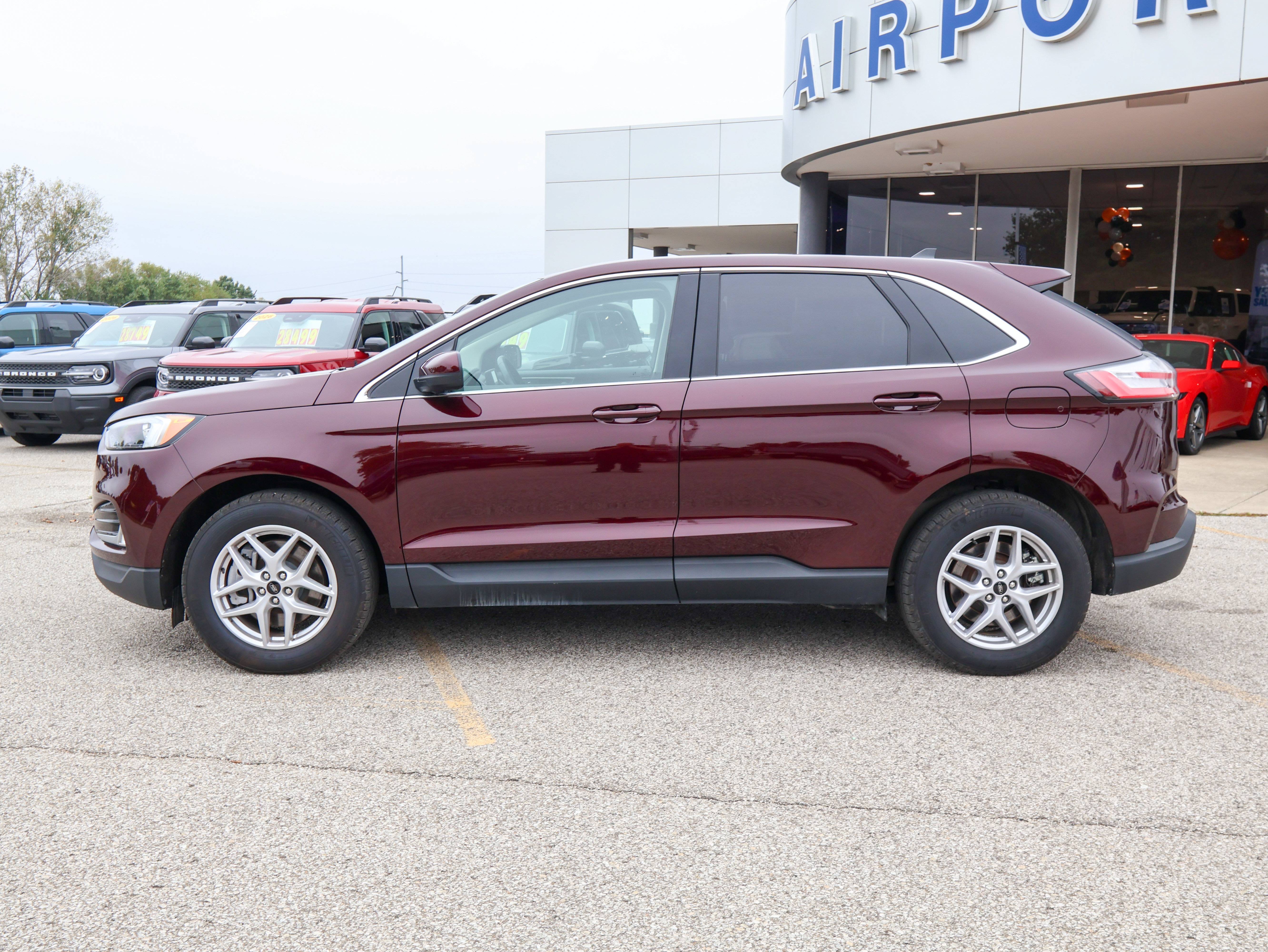 Used 2024 Ford Edge SEL w/ Convenience Package AWD/4WD image 2
