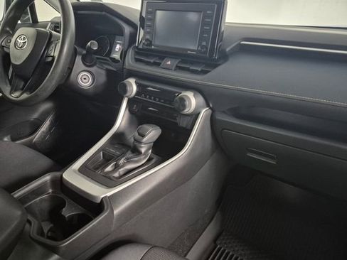 Certified 2020 Toyota RAV4 LE FWD image 32