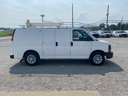 Used 2013 Chevrolet Express 1500 RWD image 2
