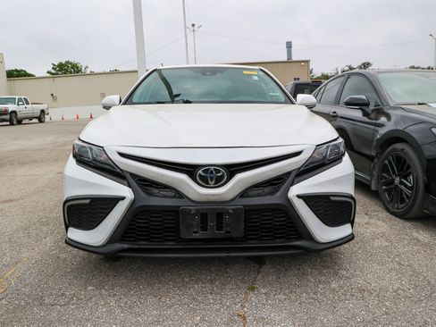 Used 2023 Toyota Camry SE image 4