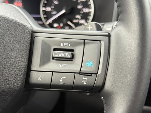 Used 2025 Nissan Rogue SV image 28