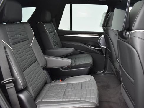 Certified 2026 Cadillac Escalade Platinum Sport w/ LPO, ONYX Package AWD/4WD image 36