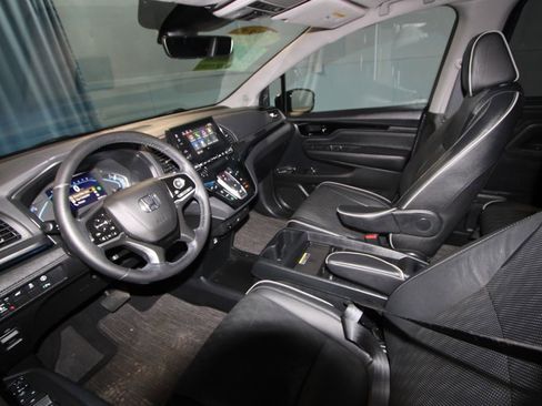 Used 2022 Honda Odyssey Elite image 2