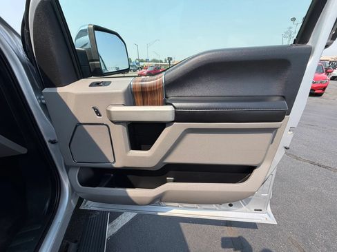 Used 2017 Ford F150 Lariat w/ Equipment Group 502A Luxury AWD/4WD image 15