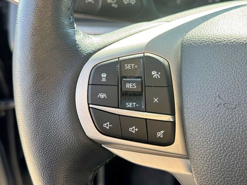 Used 2022 Ford Explorer XLT w/ Equipment Group 202A AWD/4WD image 13