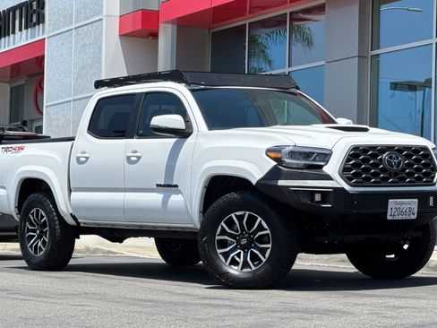 Used 2023 Toyota Tacoma TRD Sport w/ Black Out Package (TMS) AWD/4WD image 2