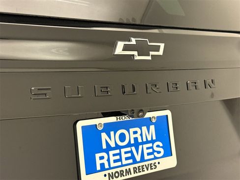 Used 2025 Chevrolet Suburban Z71 w/ Comfort Package image 11
