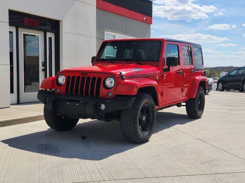 Used 2017 Jeep Wrangler Unlimited Sahara AWD/4WD image 2