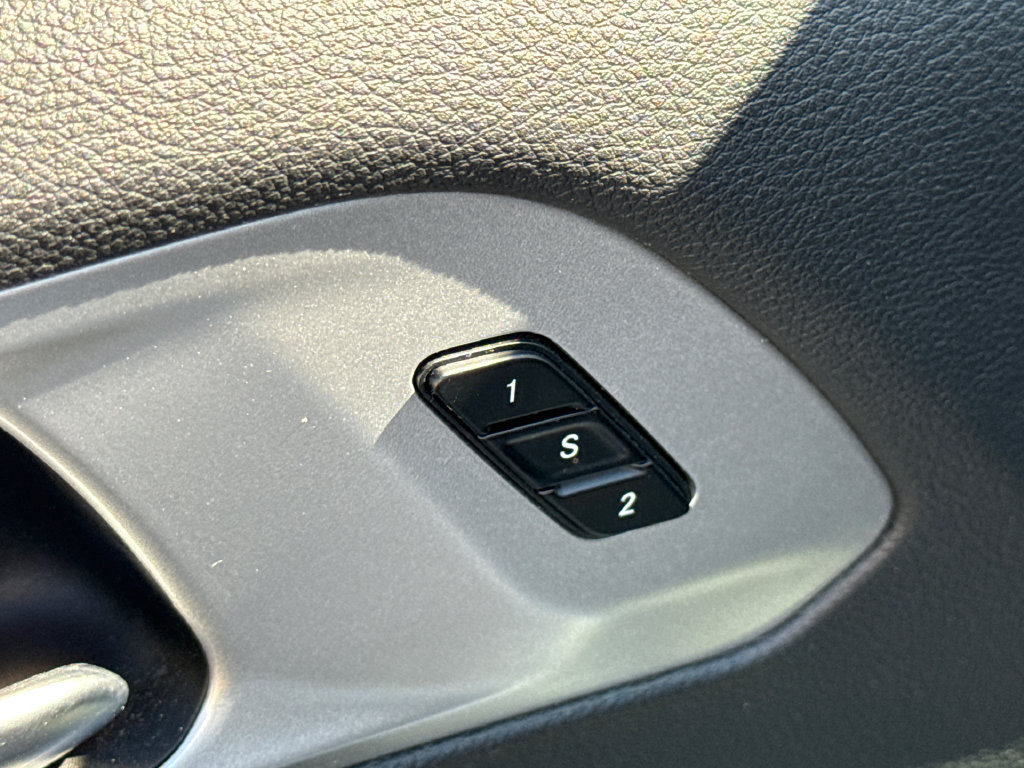 Used 2025 Chrysler Pacifica Limited FWD image 20