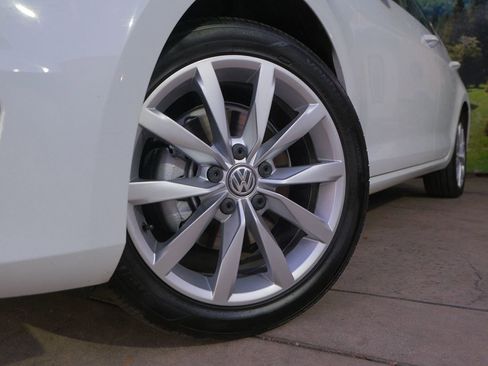 Used 2017 Volkswagen Golf SE image 28