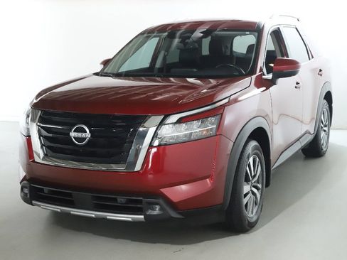 Used 2022 Nissan Pathfinder SL AWD/4WD image 4