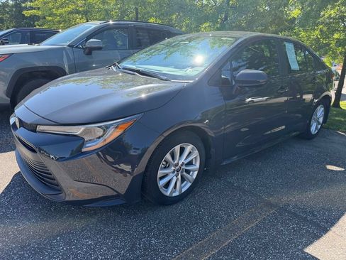 Used 2025 Toyota Corolla LE w/ LE Premium Package FWD image 1