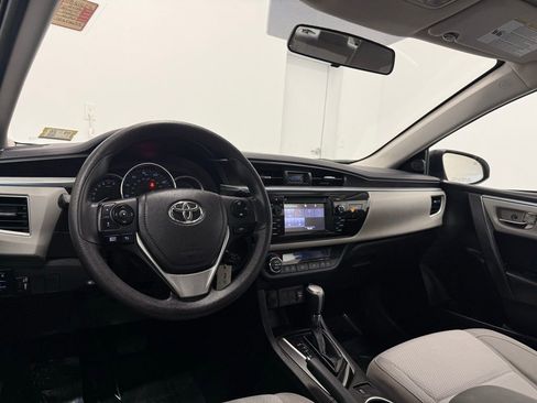 Used 2015 Toyota Corolla LE image 18
