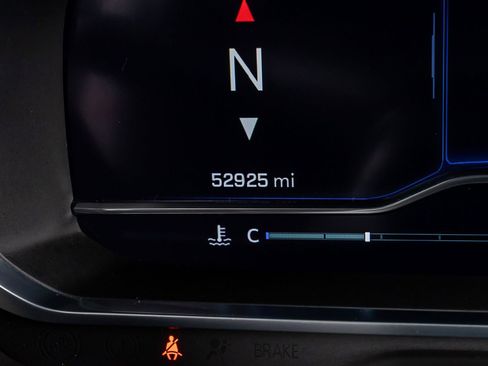 Used 2023 Chevrolet Suburban RST w/ Sport Performance Package image 21