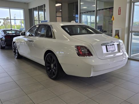 Used 2024 Rolls-Royce Ghost image 5
