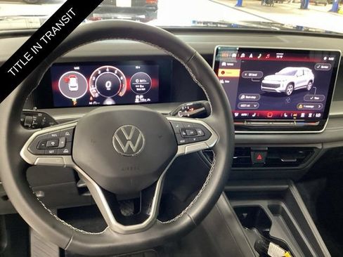Used 2025 Volkswagen Tiguan SE w/ Panoramic Sunroof Package AWD/4WD image 6