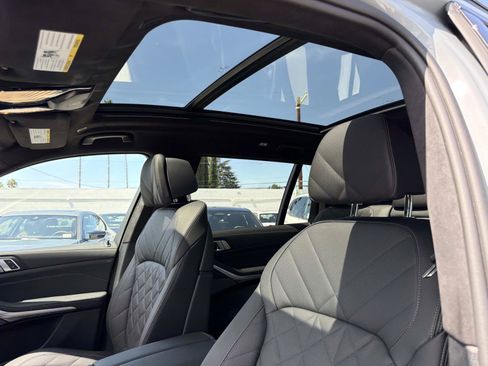 Certified 2026 BMW X7 xDrive40i w/ M Sport Package AWD/4WD image 19