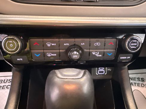 Used 2025 Jeep Compass Limited AWD/4WD image 17