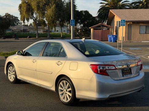 Used 2012 Toyota Camry XLE w/ Leather Pkg image 3