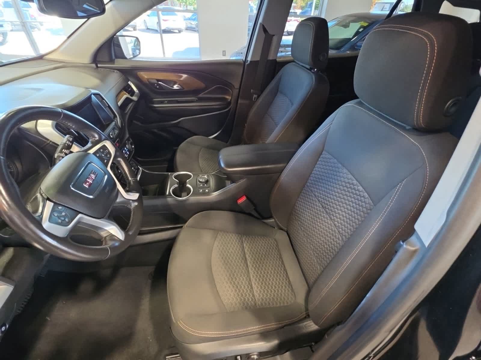 Used 2020 GMC Terrain SLE w/ Driver Convenience Package FWD image 16