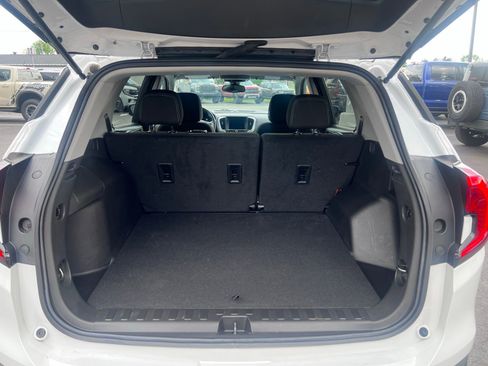 Used 2023 GMC Terrain SLE w/ Driver Convenience Package AWD/4WD image 11