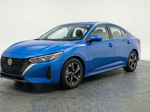 Used 2025 Nissan Sentra SV image 3