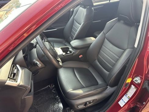 Used 2021 Toyota RAV4 XLE Premium image 9