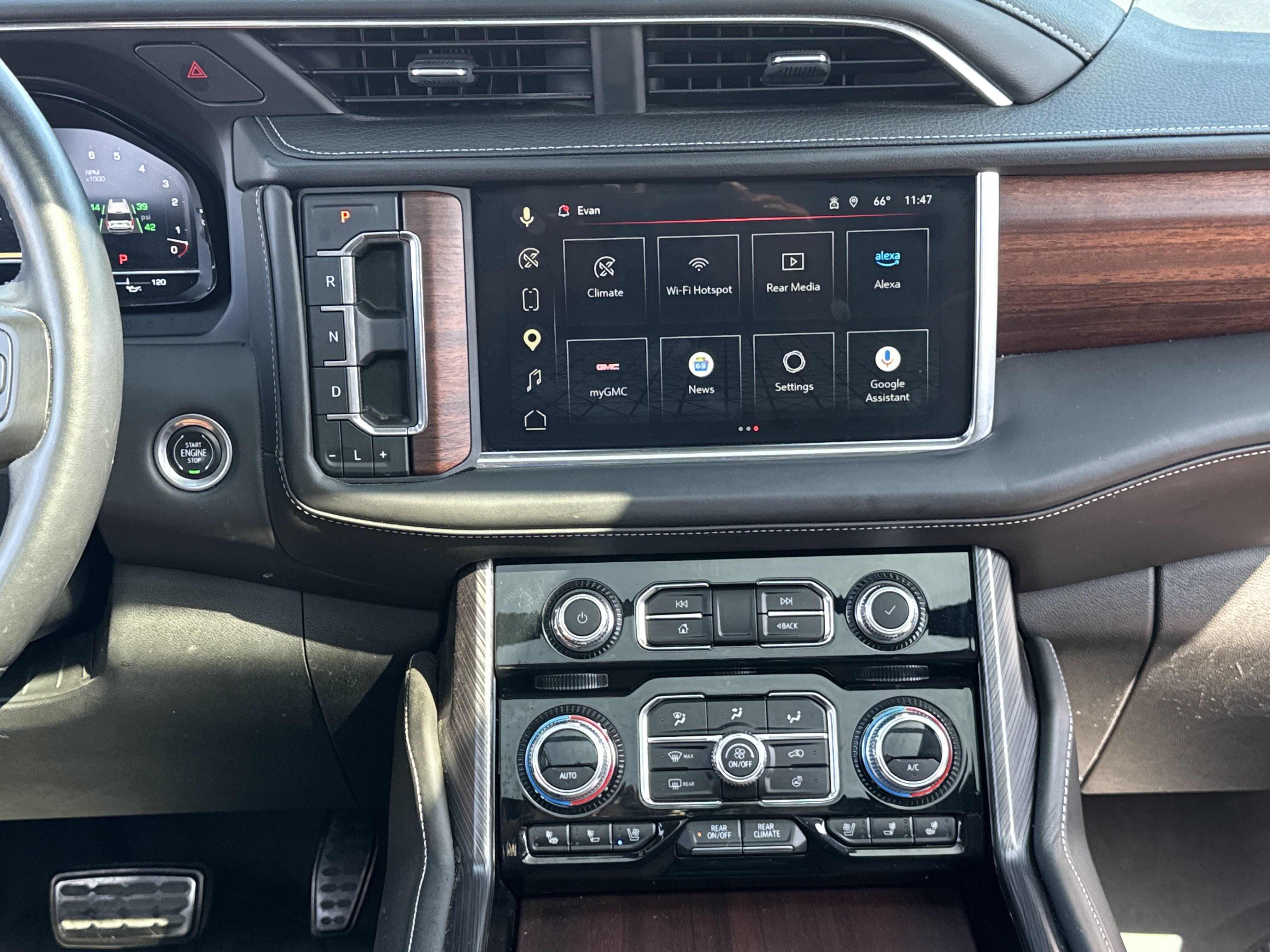 Used 2023 GMC Yukon XL Denali Ultimate AWD/4WD image 18