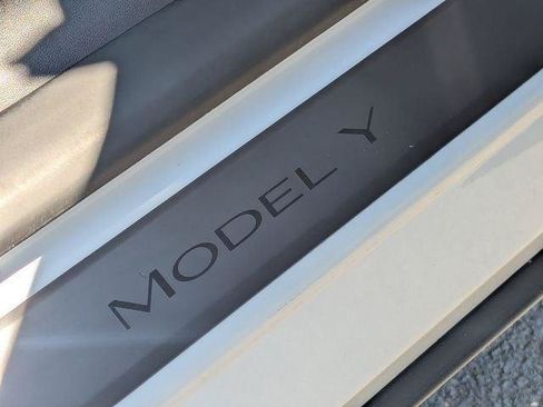 Used 2023 Tesla Model Y Long Range AWD/4WD image 30