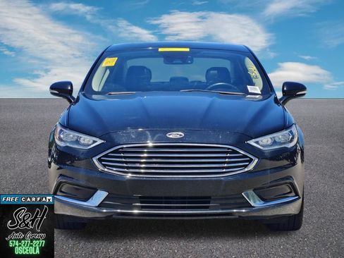 Used 2018 Ford Fusion SE w/ Fusion SE Technology Package FWD image 12