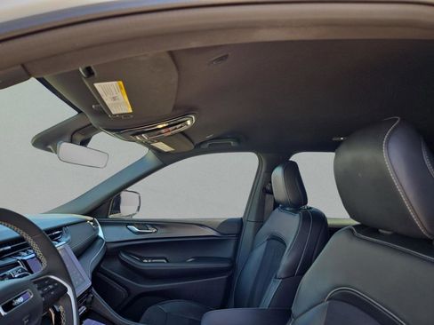 Certified 2025 Jeep Grand Cherokee L Laredo image 32