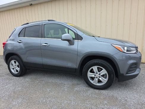 Used 2019 Chevrolet Trax LT w/ LT Convenience Package image 2
