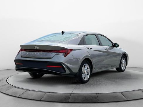 New 2025 Hyundai Elantra SE image 7