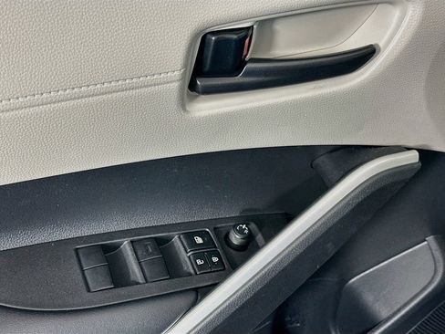 Used 2025 Toyota Corolla Cross LE FWD image 17
