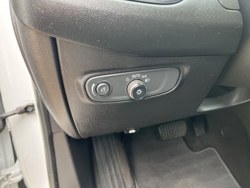 Used 2018 Chevrolet Equinox LT image 34