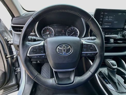 Used 2022 Toyota Highlander XLE FWD image 10