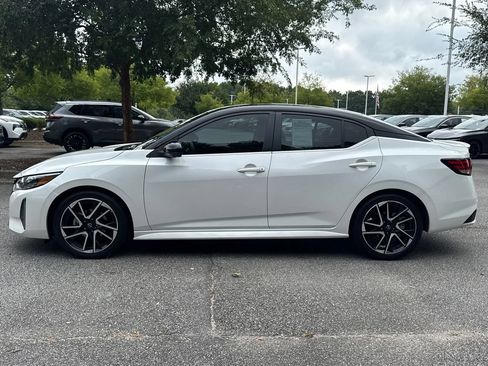 Used 2025 Nissan Sentra SR w/ SR Premium Package FWD image 8