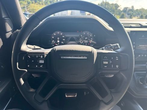 Used 2025 Land Rover Defender 130 V8 AWD/4WD image 12