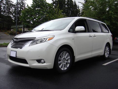 Used 2016 Toyota Sienna Limited Premium w/ Outdoor Package AWD/4WD image 3