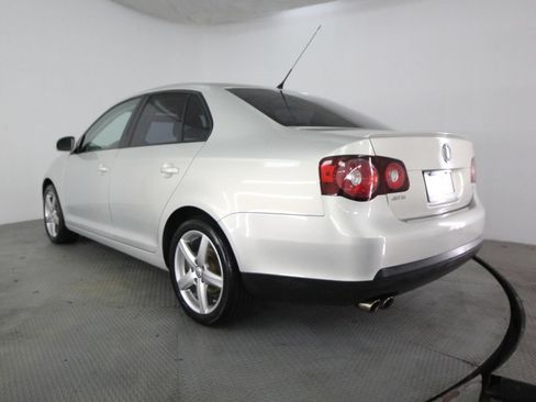 Used 2010 Volkswagen Jetta Limited Edition FWD image 7