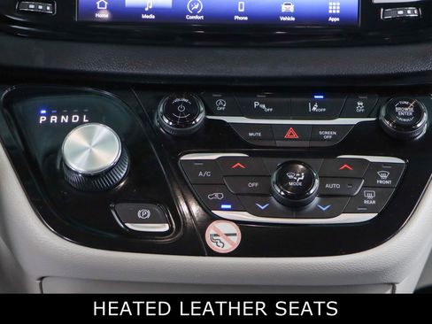 Used 2023 Chrysler Pacifica Touring-L image 20