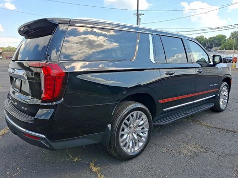 Used 2023 GMC Yukon XL SLT w/ SLT Luxury Package AWD/4WD image 25