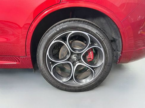 Used 2023 Alfa Romeo Stelvio Veloce AWD/4WD image 31