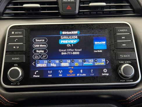 Used 2022 Nissan Versa SR image 9