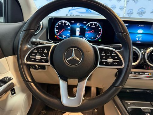 Used 2021 Mercedes-Benz GLA 250 4MATIC w/ Premium Package image 30