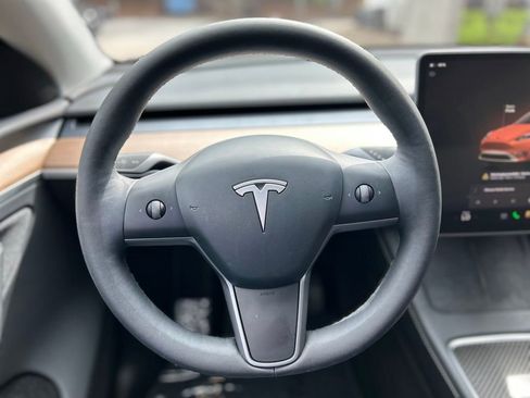 Used 2025 Tesla Model Y Long Range RWD image 10