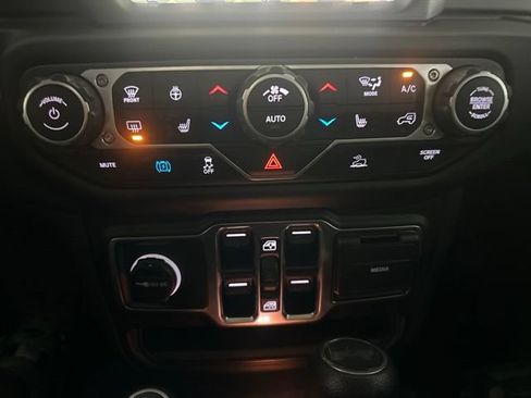 Used 2023 Jeep Wrangler Unlimited w/ Cold Weather Group AWD/4WD image 26