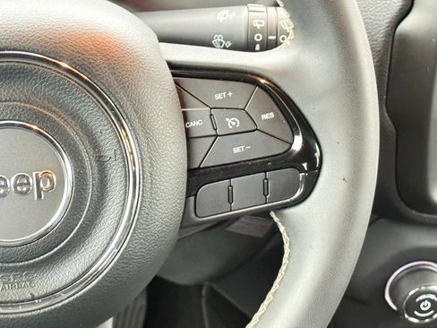 Used 2021 Jeep Renegade Latitude AWD/4WD image 22