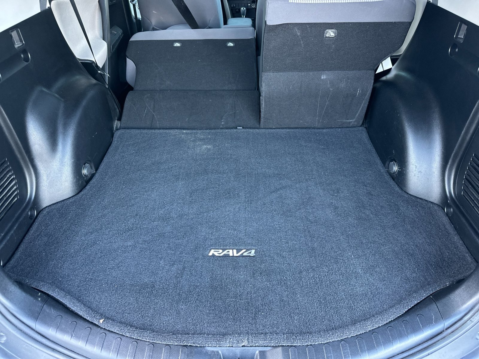 Used 2015 Toyota RAV4 LE FWD image 15
