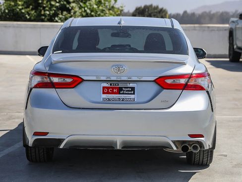 Used 2019 Toyota Camry SE FWD image 6